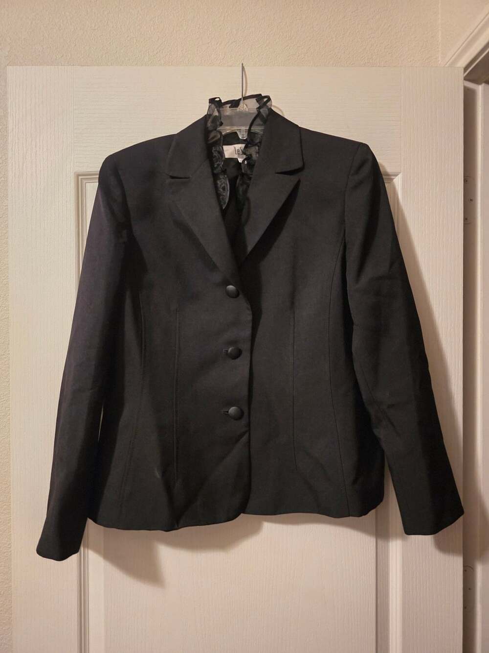 Le Suit Black Career Wear Professional Blazer Size 14 Ruffle Collar